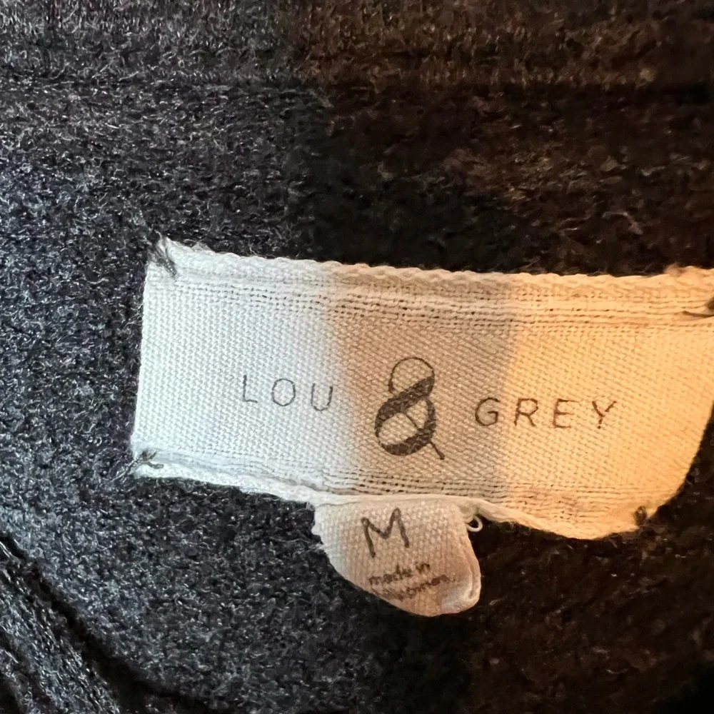 Lou & Grey Athletic Top Gray w/ Cut Out In‎ Back Women’s Size M